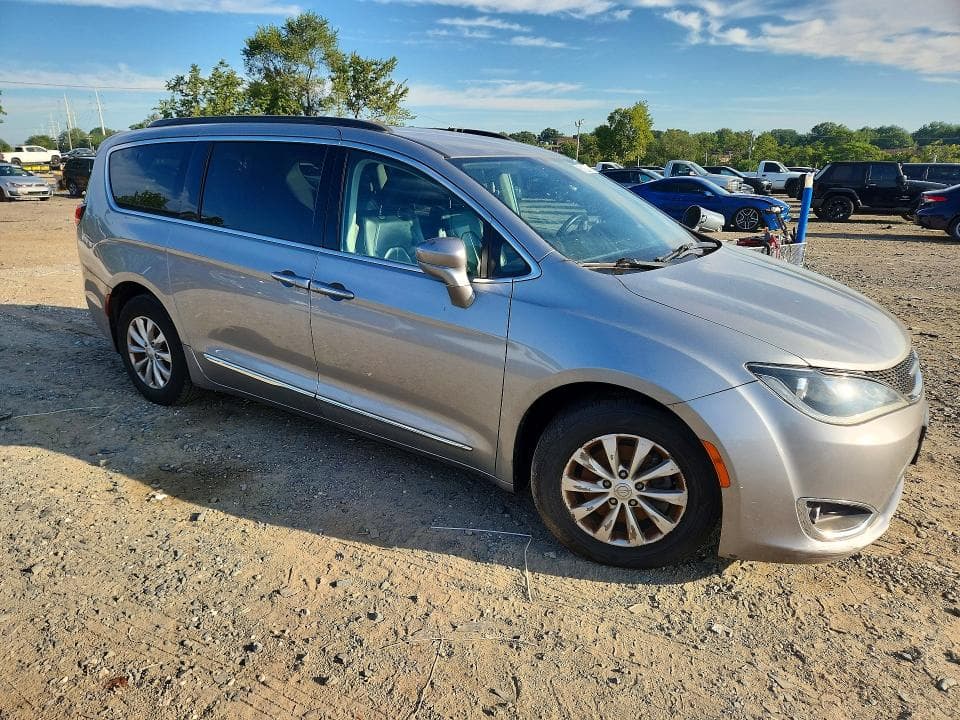 2017 CHRYSLER PACIFICA TOURING L 4