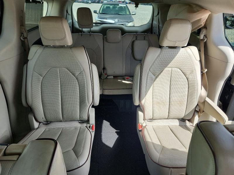2017 CHRYSLER PACIFICA LIMITED 10