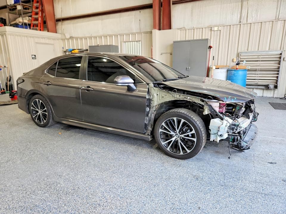2018 TOYOTA CAMRY HYBRID SE 4