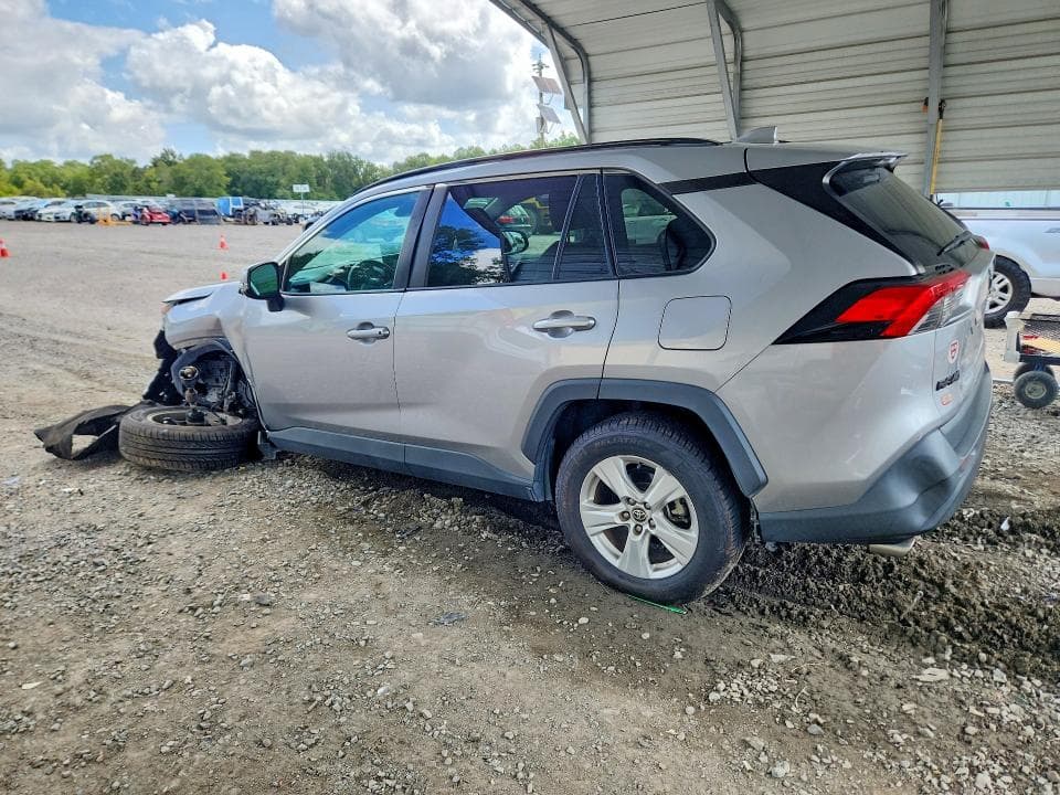 2021 TOYOTA RAV4 XLE 2