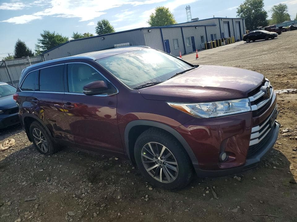 2017 TOYOTA HIGHLANDER XLE 4