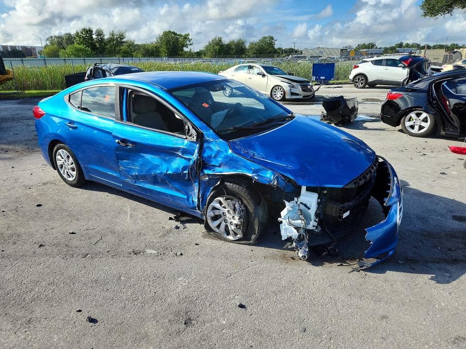 2018 HYUNDAI ELANTRA SE 4