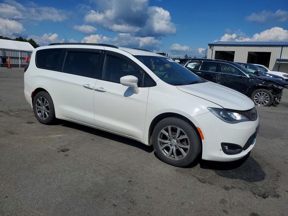 2019 CHRYSLER PACIFICA TOURING L 4