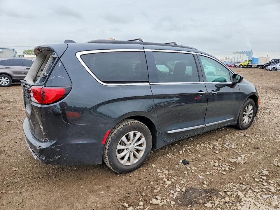 2017 CHRYSLER PACIFICA TOURING L 3