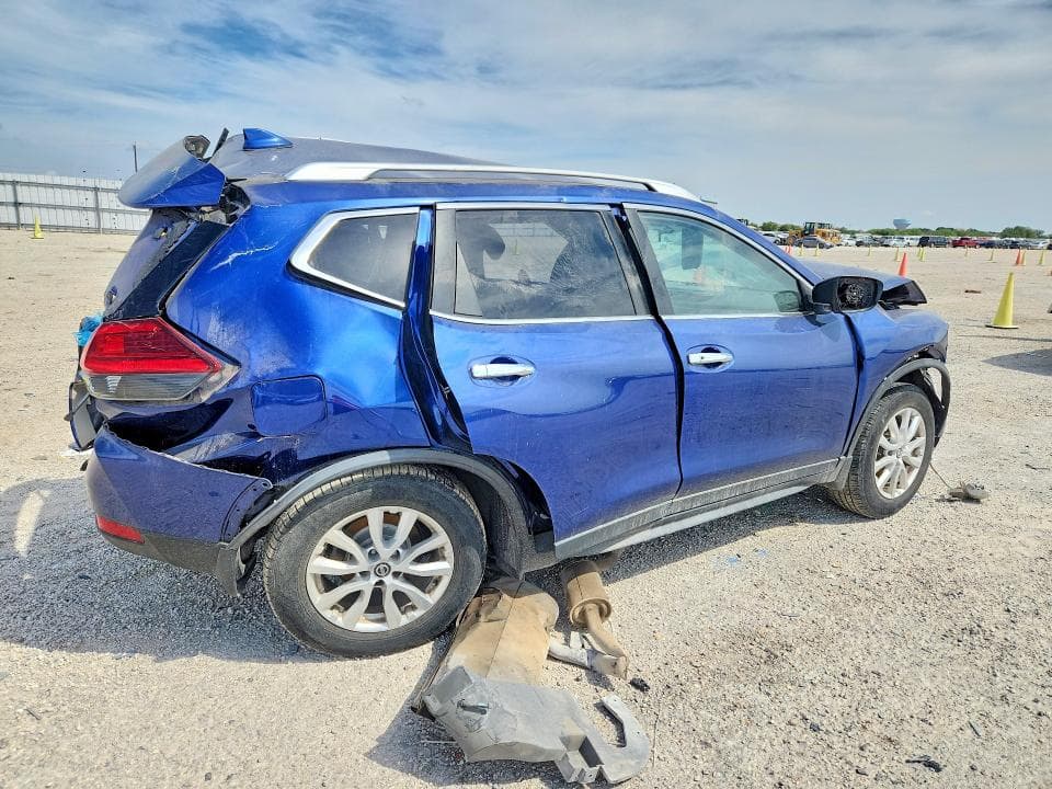 2017 NISSAN ROGUE SV 3