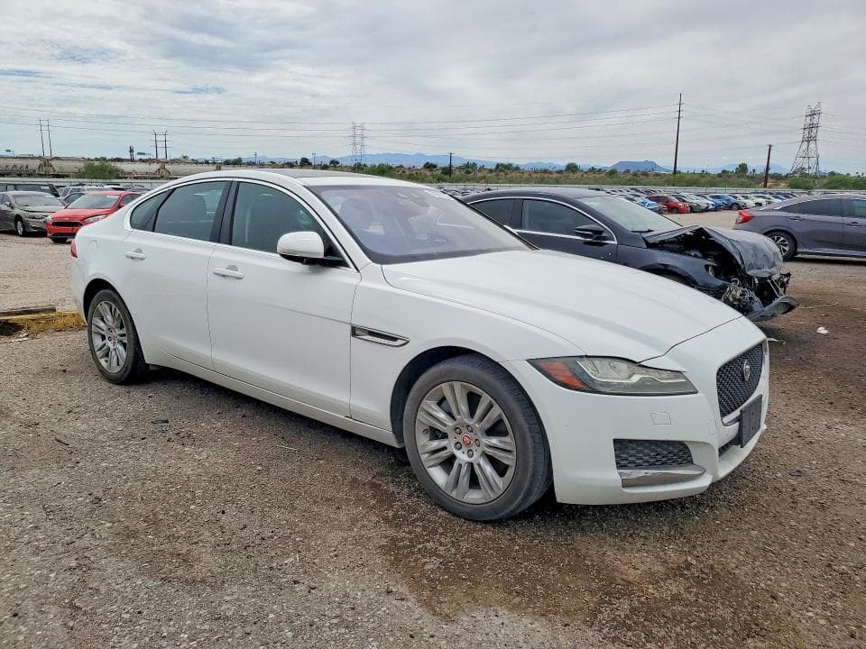 2017 JAGUAR XF PREMIUM 4
