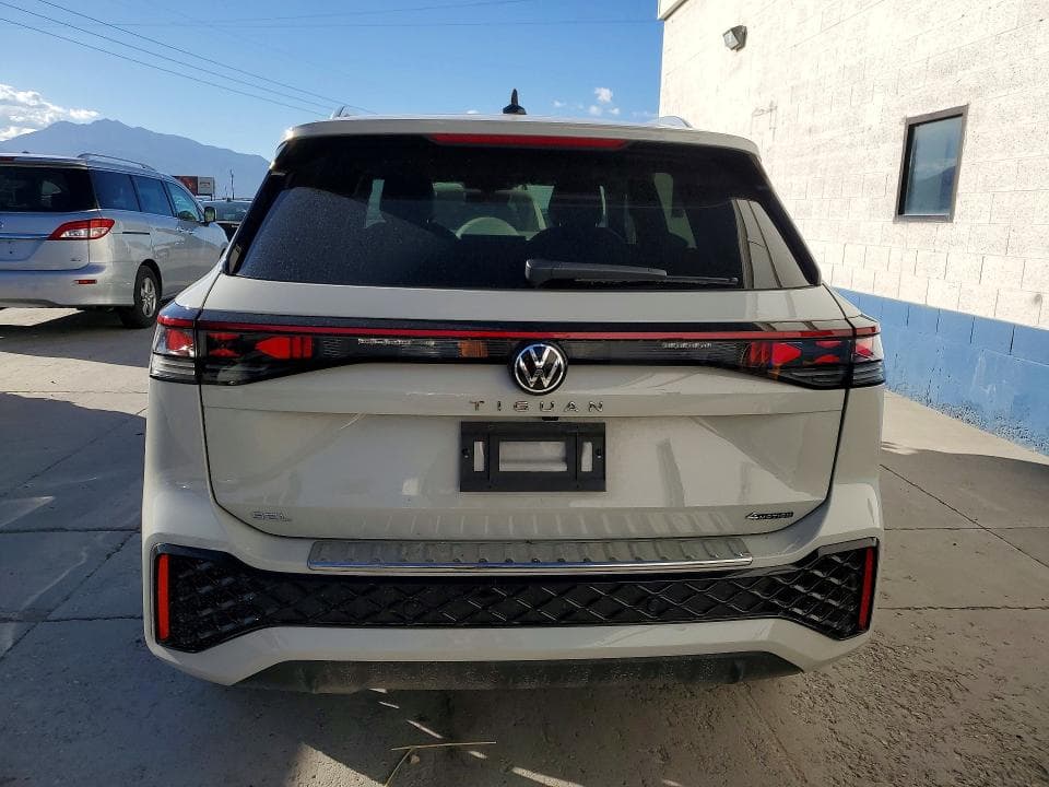 2025 VOLKSWAGEN TIGUAN SEL R-LINE BLACK 6