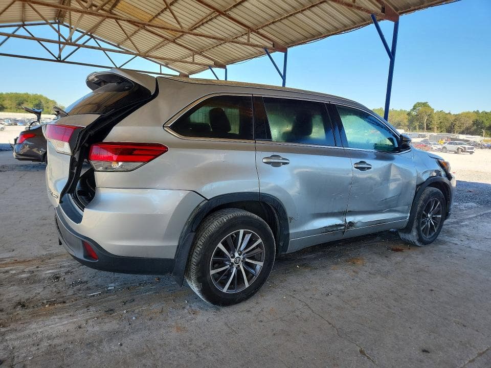 2017 TOYOTA HIGHLANDER XLE 3