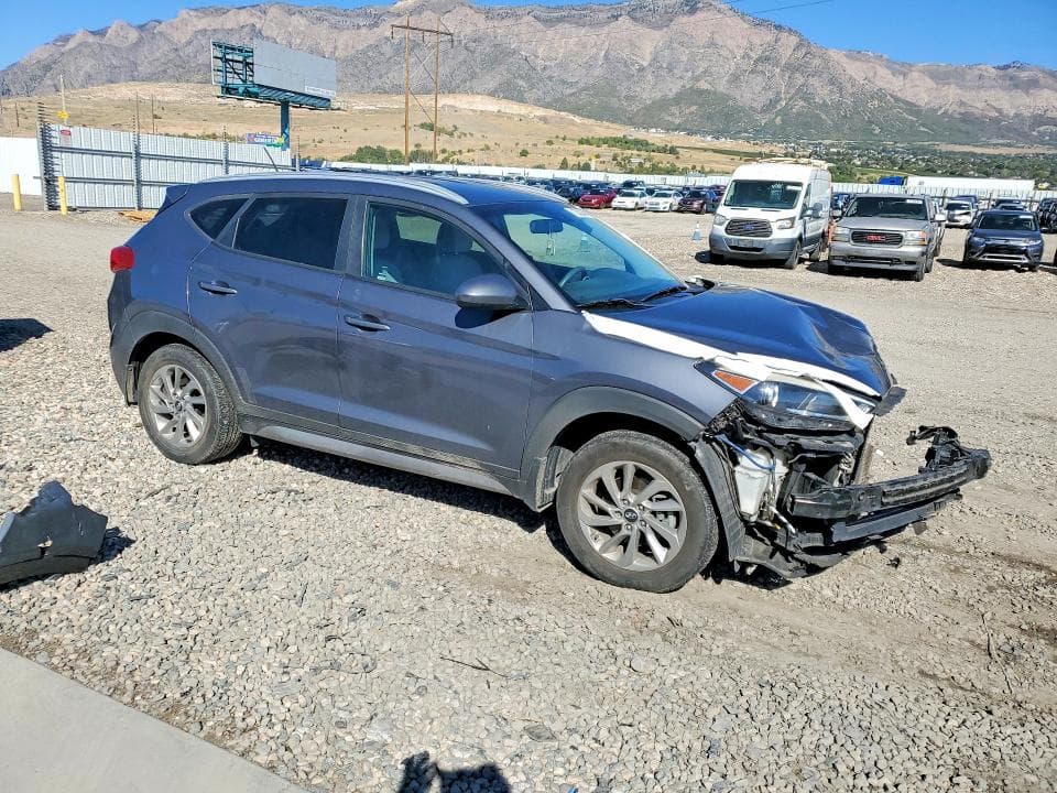2017 HYUNDAI TUCSON SE 4