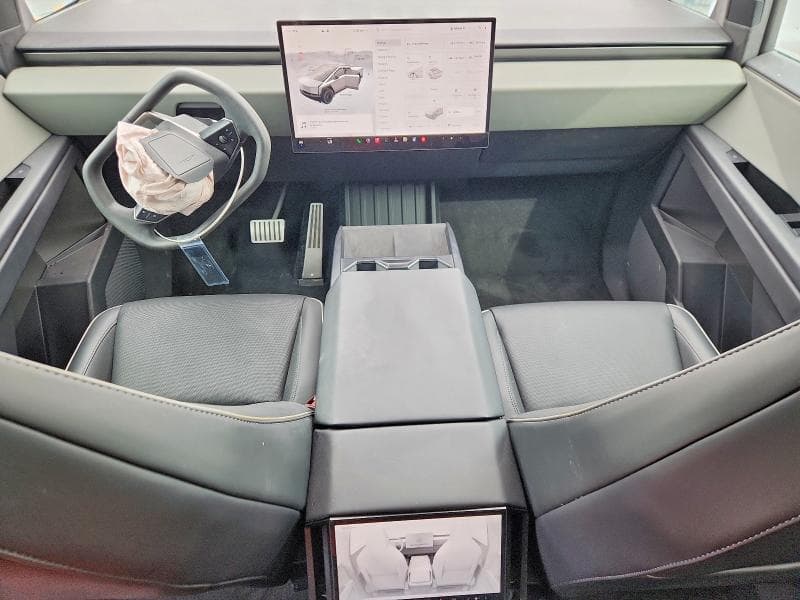 2024 TESLA CYBERTRUCK 8
