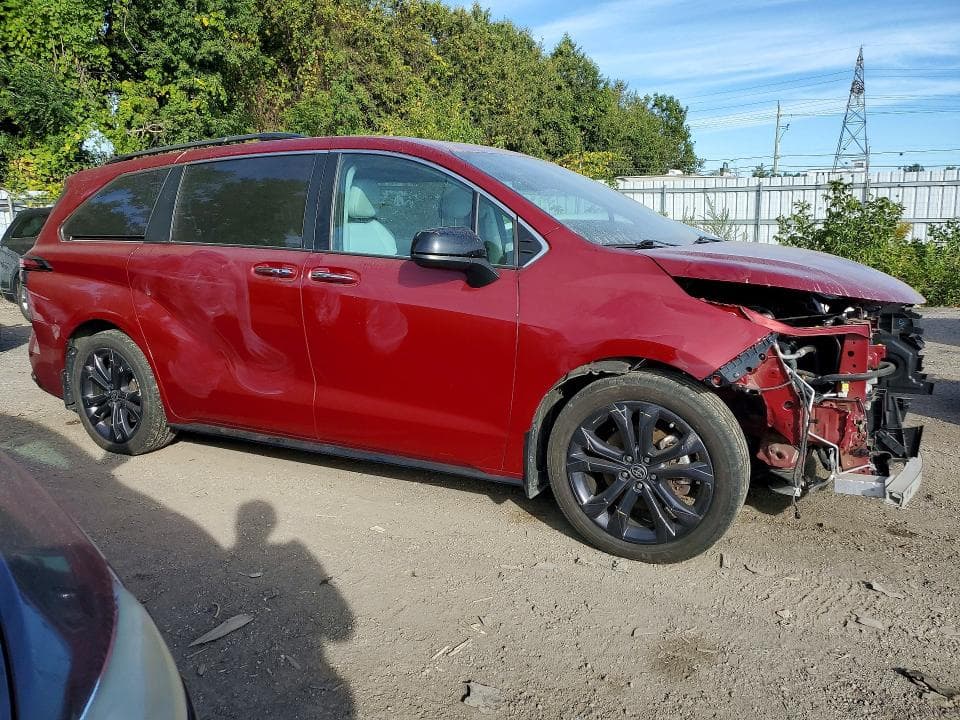 2022 TOYOTA SIENNA LE 4