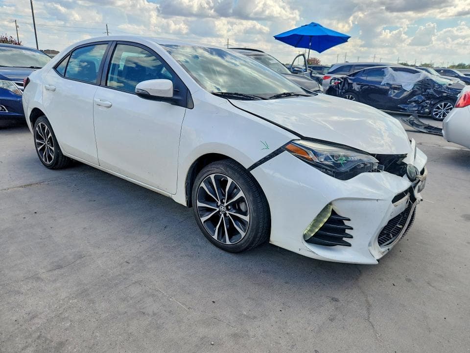 2017 TOYOTA COROLLA SE 4