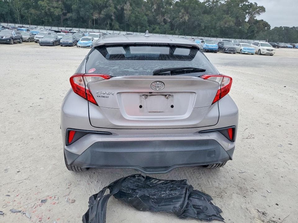 2019 TOYOTA C-HR XLE 6