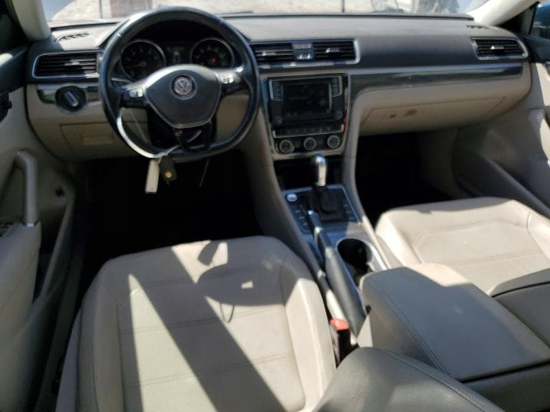 2018 VOLKSWAGEN PASSAT SE 8