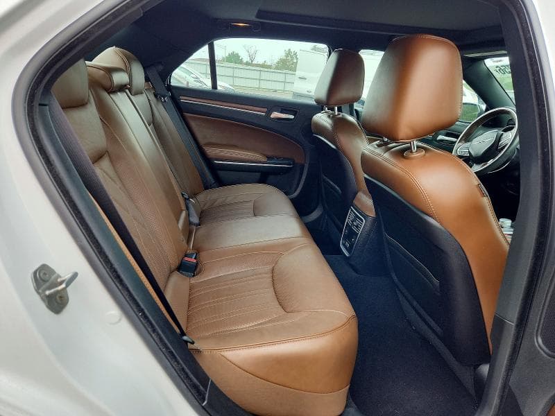 2019 CHRYSLER 300C 10