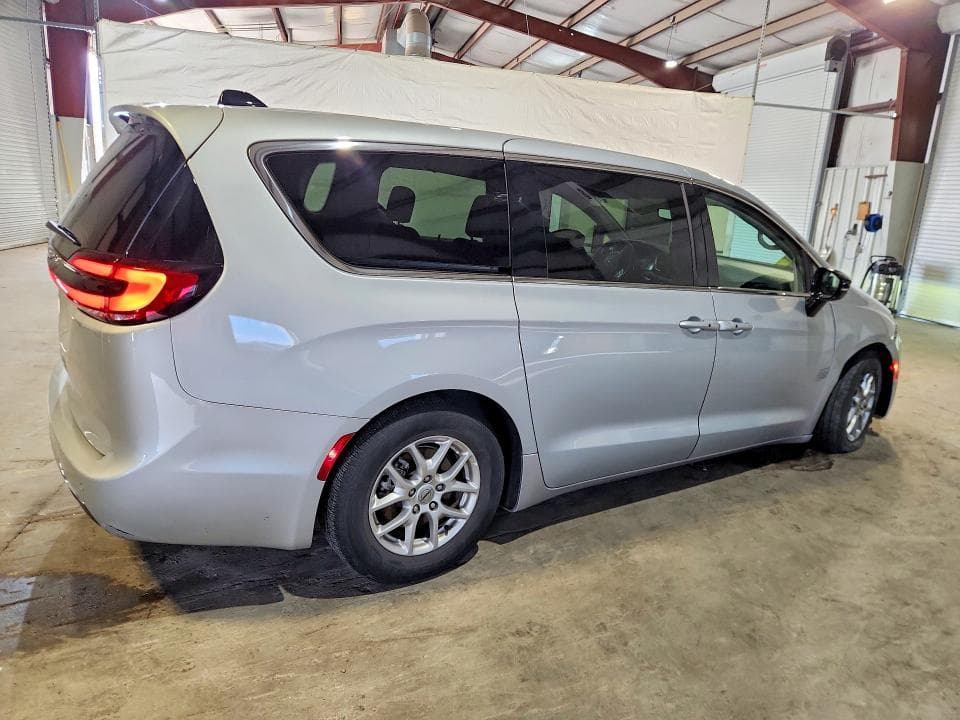 2024 CHRYSLER PACIFICA TOURING L 3