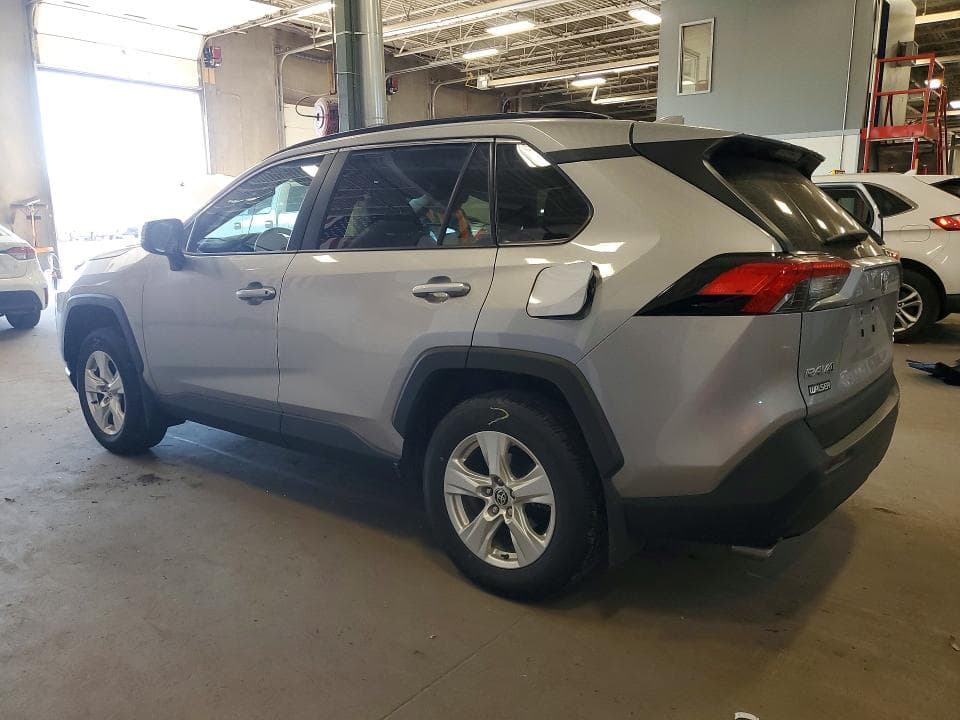 2021 TOYOTA RAV4 XLE 2