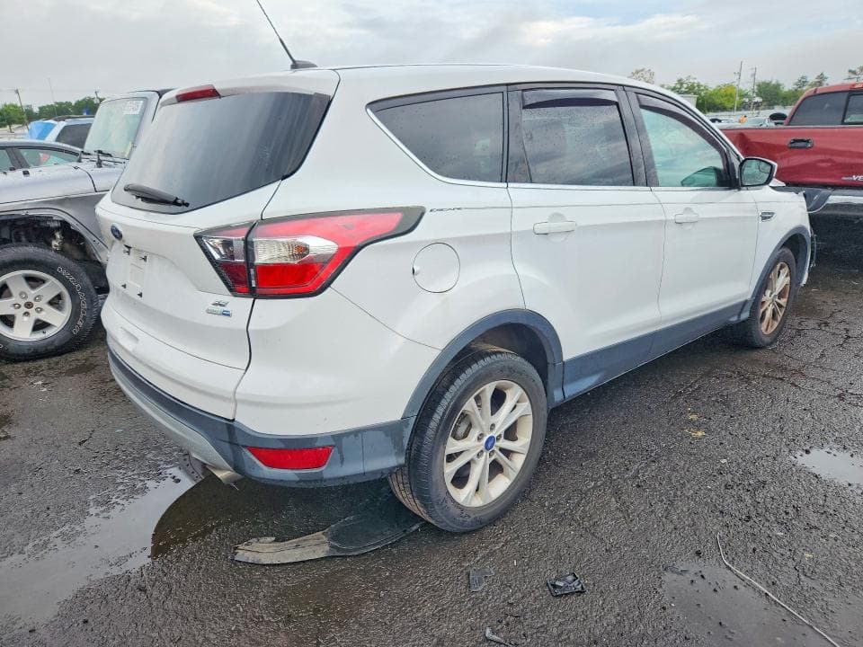 2017 FORD ESCAPE SE 3