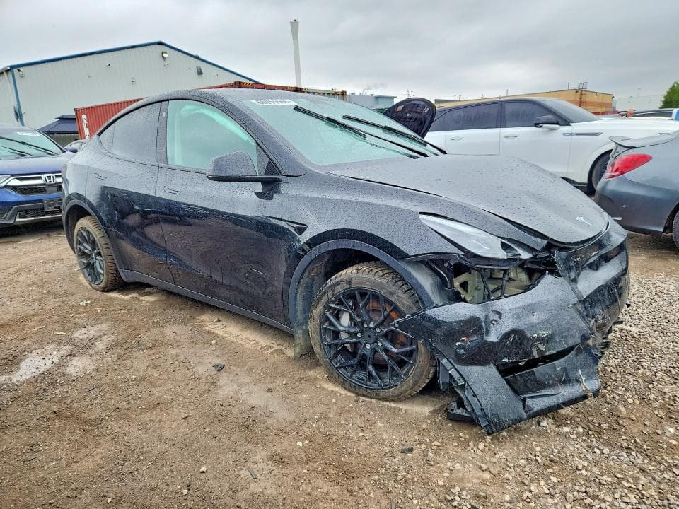 2023 TESLA MODEL Y 4