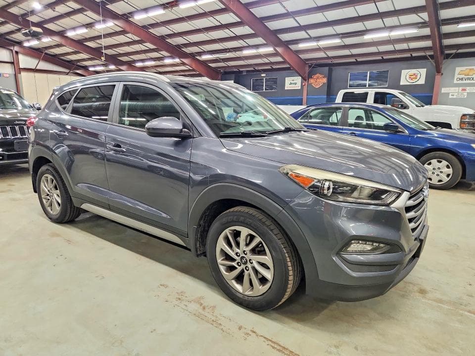 2017 HYUNDAI TUCSON SE 4