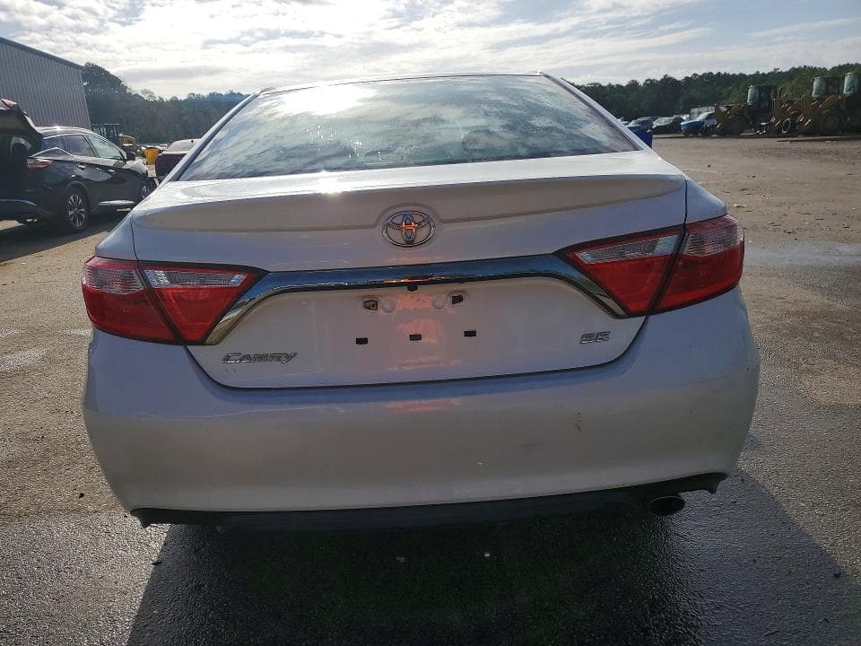2017 TOYOTA CAMRY SE 6