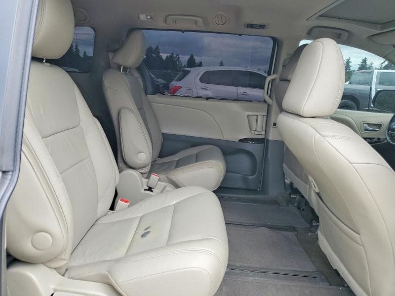 2017 TOYOTA SIENNA XLE 7-PASSENGER 11