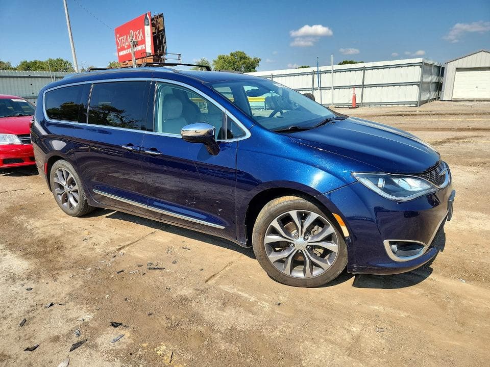2017 CHRYSLER PACIFICA LIMITED 4