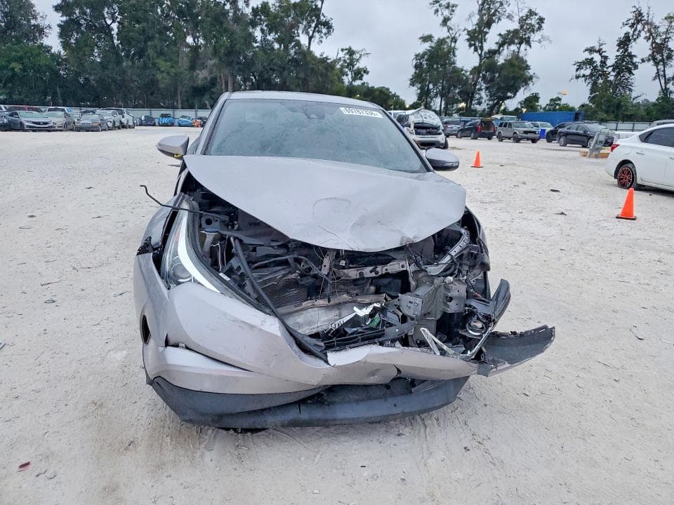 2019 TOYOTA C-HR XLE 5