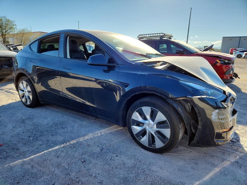 2024 TESLA MODEL Y 4