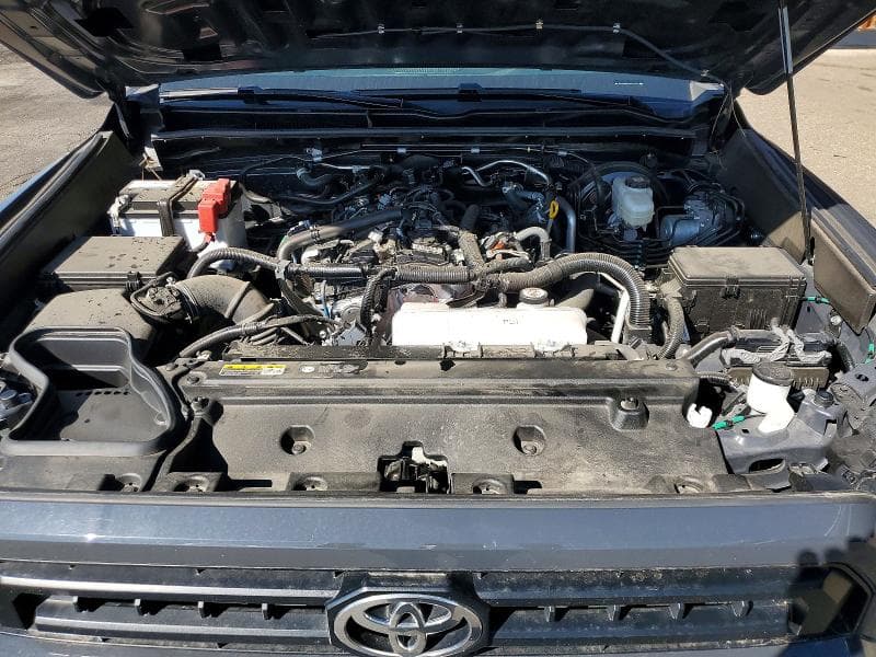 2025 TOYOTA 4RUNNER SR5 12