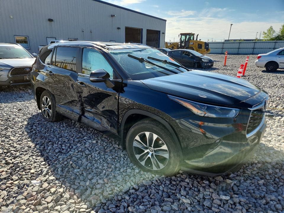 2023 TOYOTA HIGHLANDER XLE 4