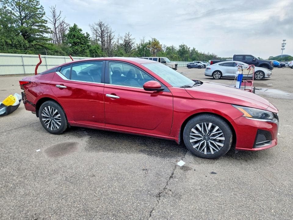 2023 NISSAN ALTIMA SV 4