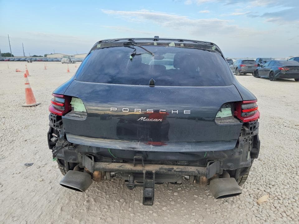 2017 PORSCHE MACAN 6