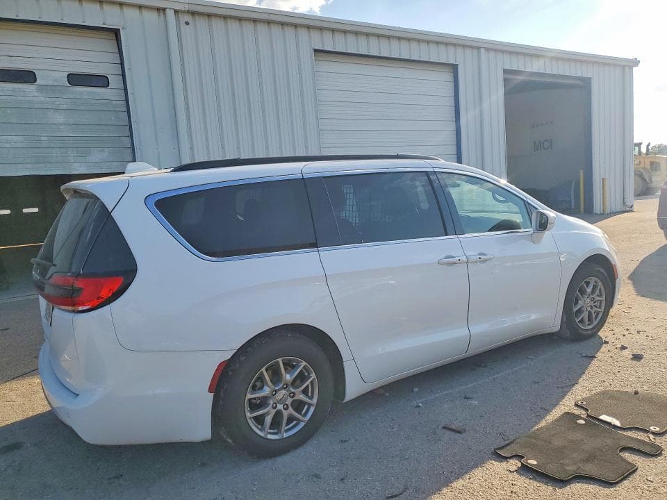 2022 CHRYSLER PACIFICA TOURING 3