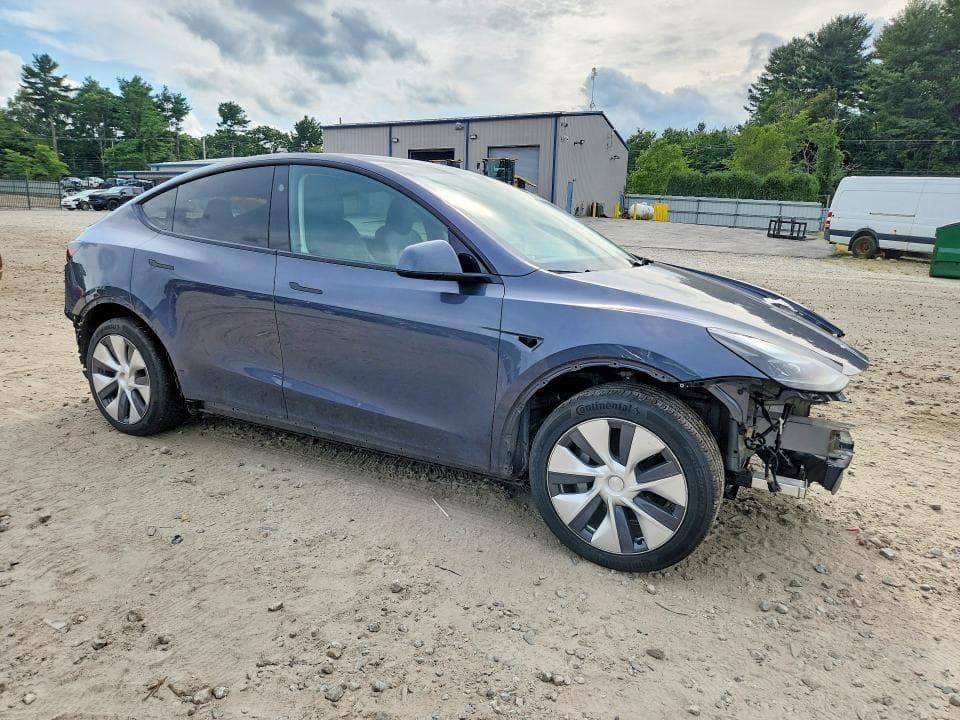 2023 TESLA MODEL Y 4