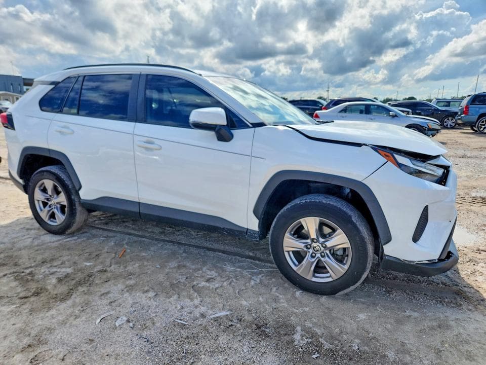2023 TOYOTA RAV4 XLE 4