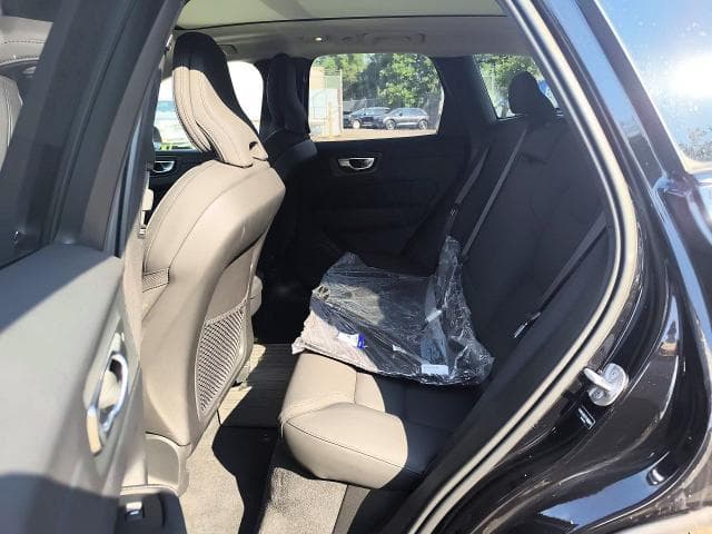 2026 VOLVO XC60 PLUS 13