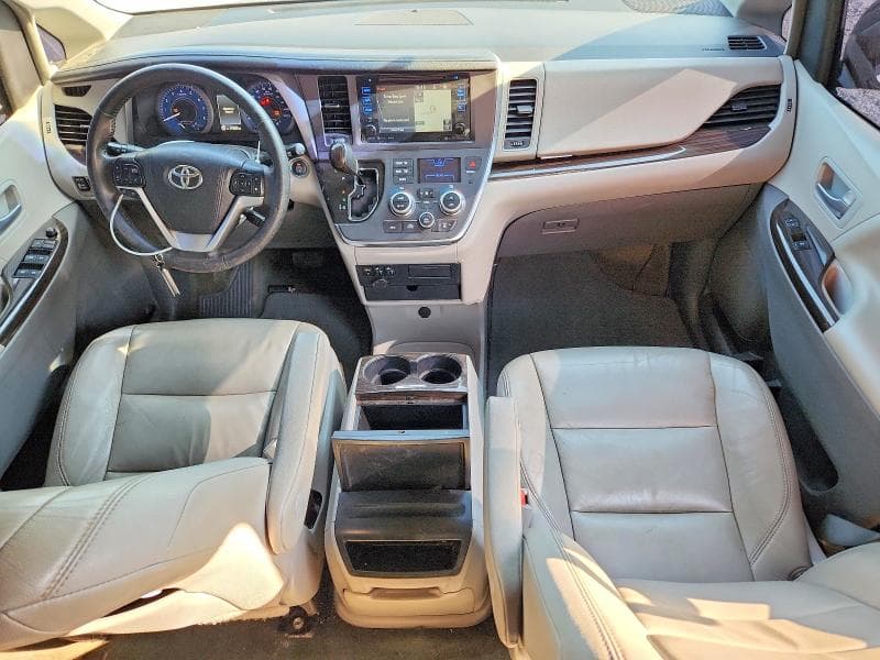 2017 TOYOTA SIENNA LTD 8
