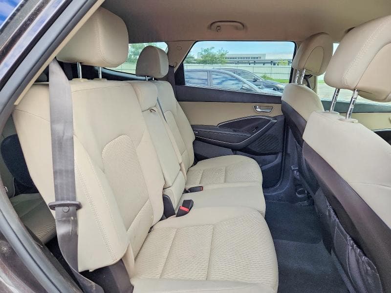 2017 HYUNDAI SANTA FE SE 11