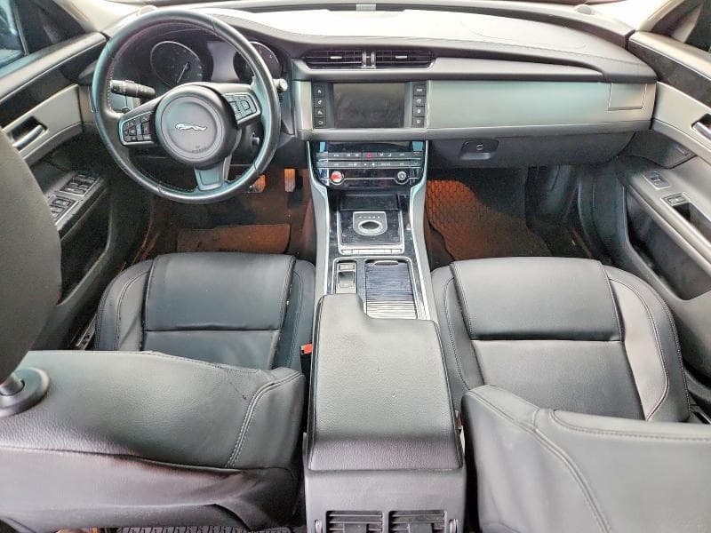 2017 JAGUAR XF PREMIUM 8