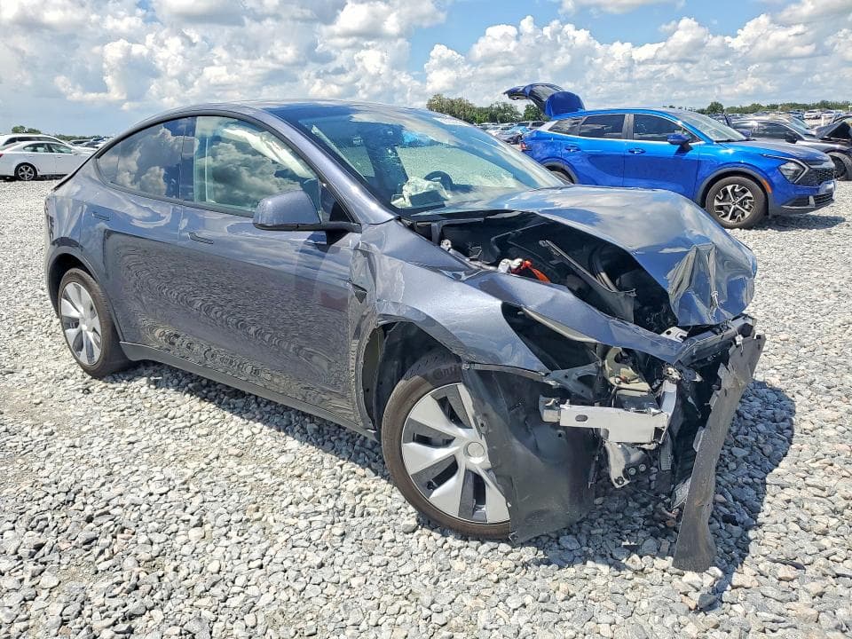 2023 TESLA MODEL Y 4