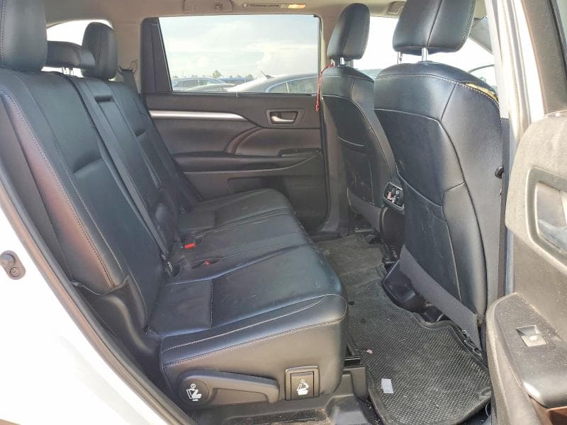 2019 TOYOTA HIGHLANDER XLE 11
