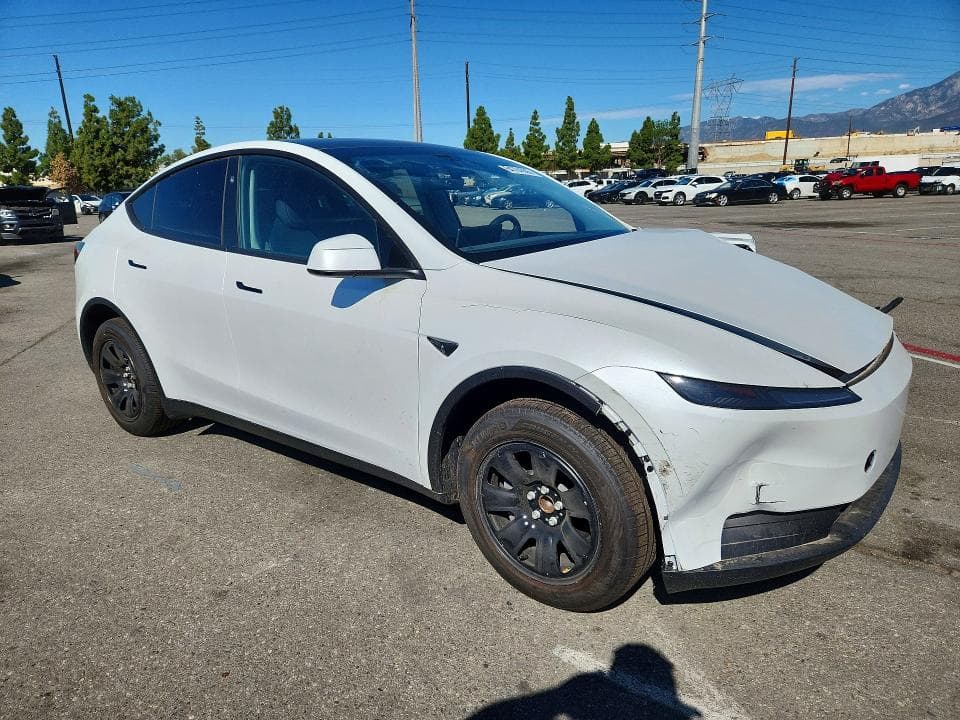 2026 TESLA MODEL Y 4