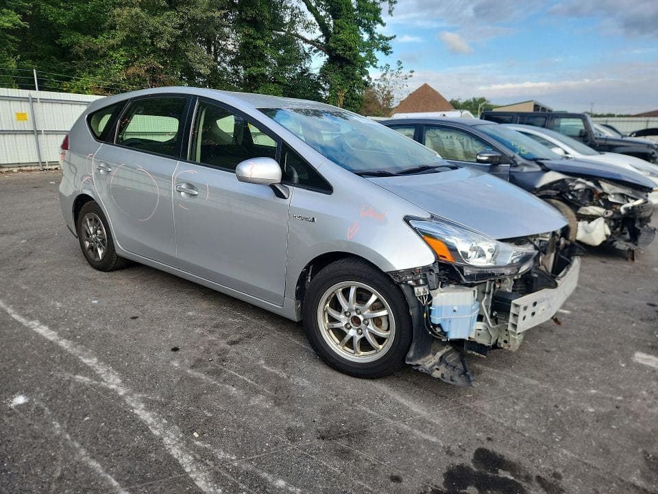 2017 TOYOTA PRIUS V THREE 4