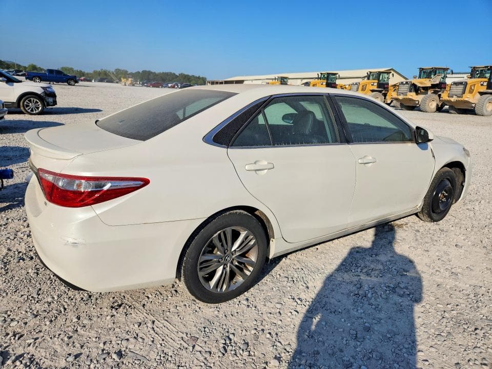 2017 TOYOTA CAMRY SE 3