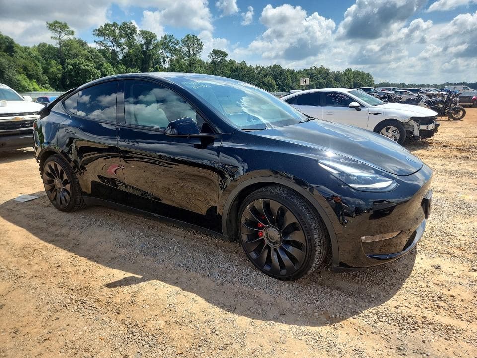 2023 TESLA MODEL Y 4