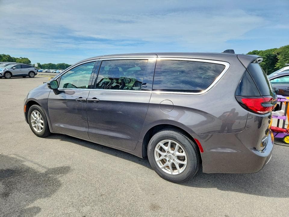 2023 CHRYSLER PACIFICA TOURING L 2