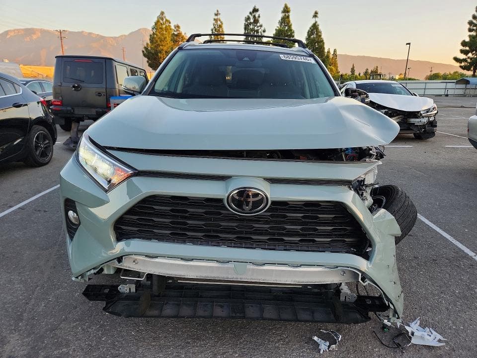 2021 TOYOTA RAV4 XLE 5