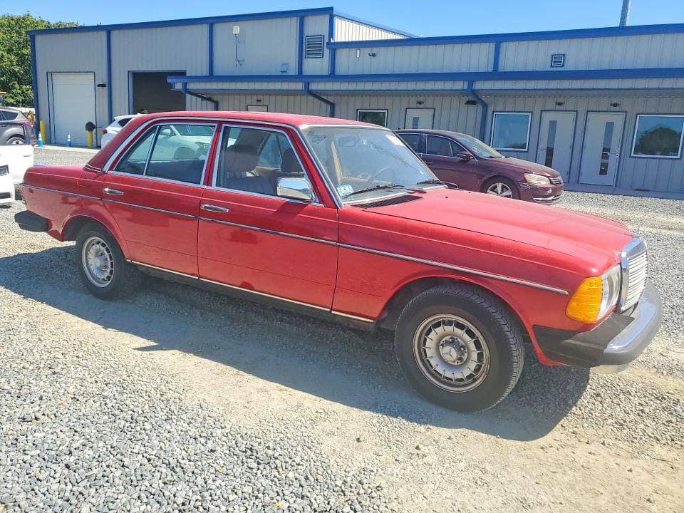 1983 MERCEDES-BENZ 300 DT 4