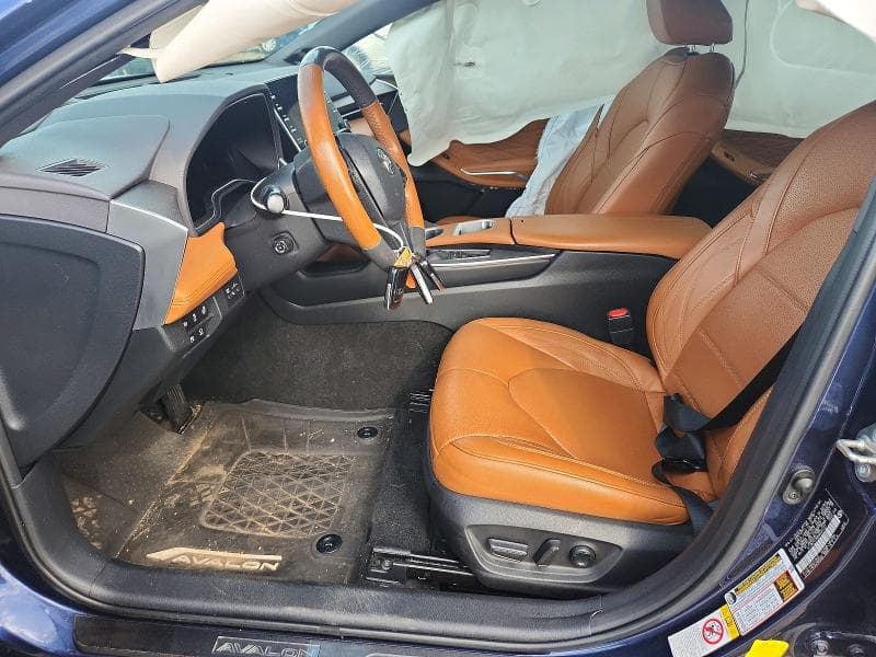 2019 TOYOTA AVALON LIMITED 7